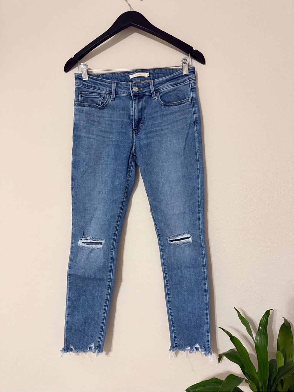 Levi’s 711 Skinny Jeans size 28